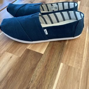 Toms size 7